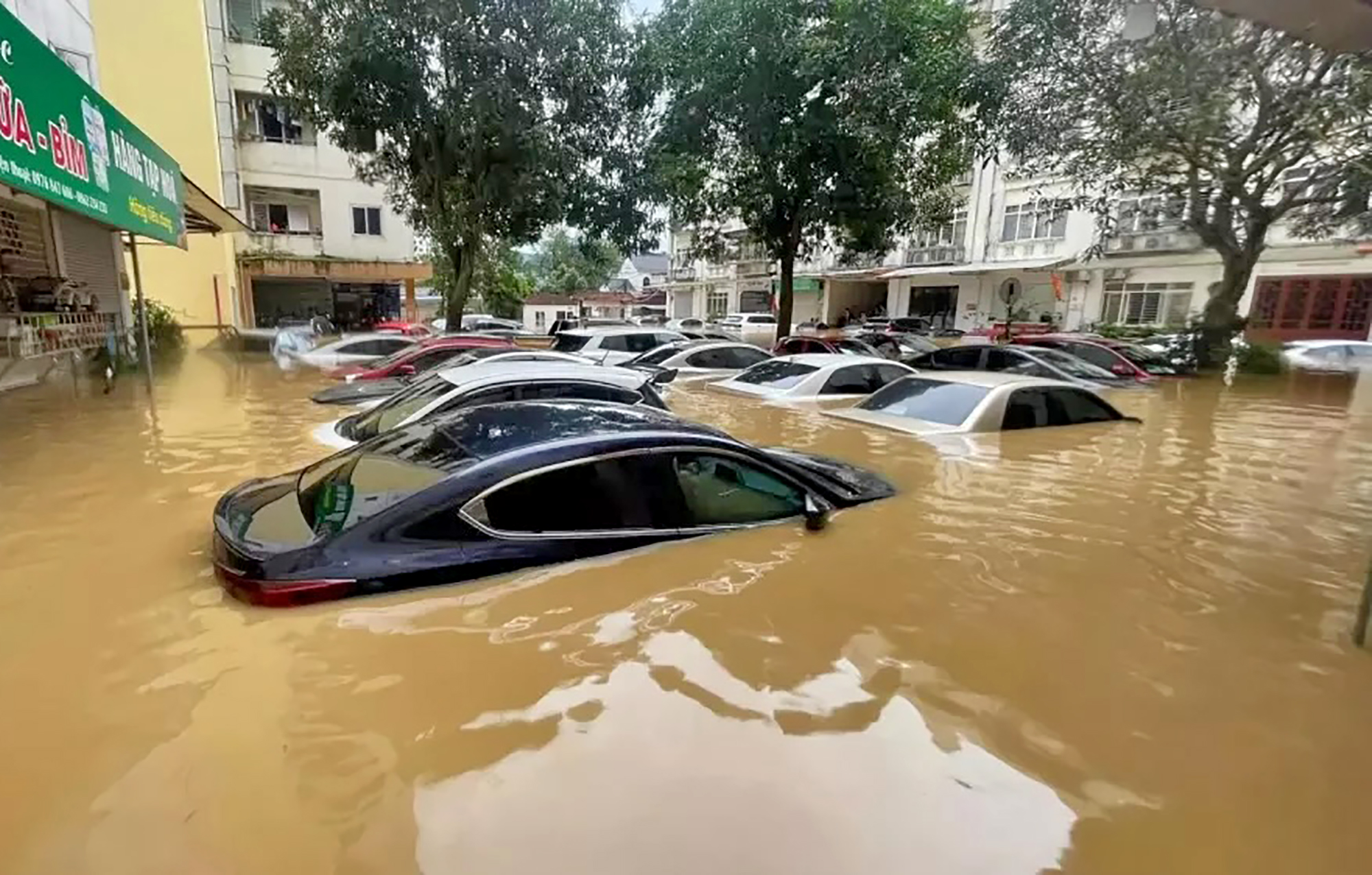 Chủ xe phải làm những gì khi ô tô ngập nước?