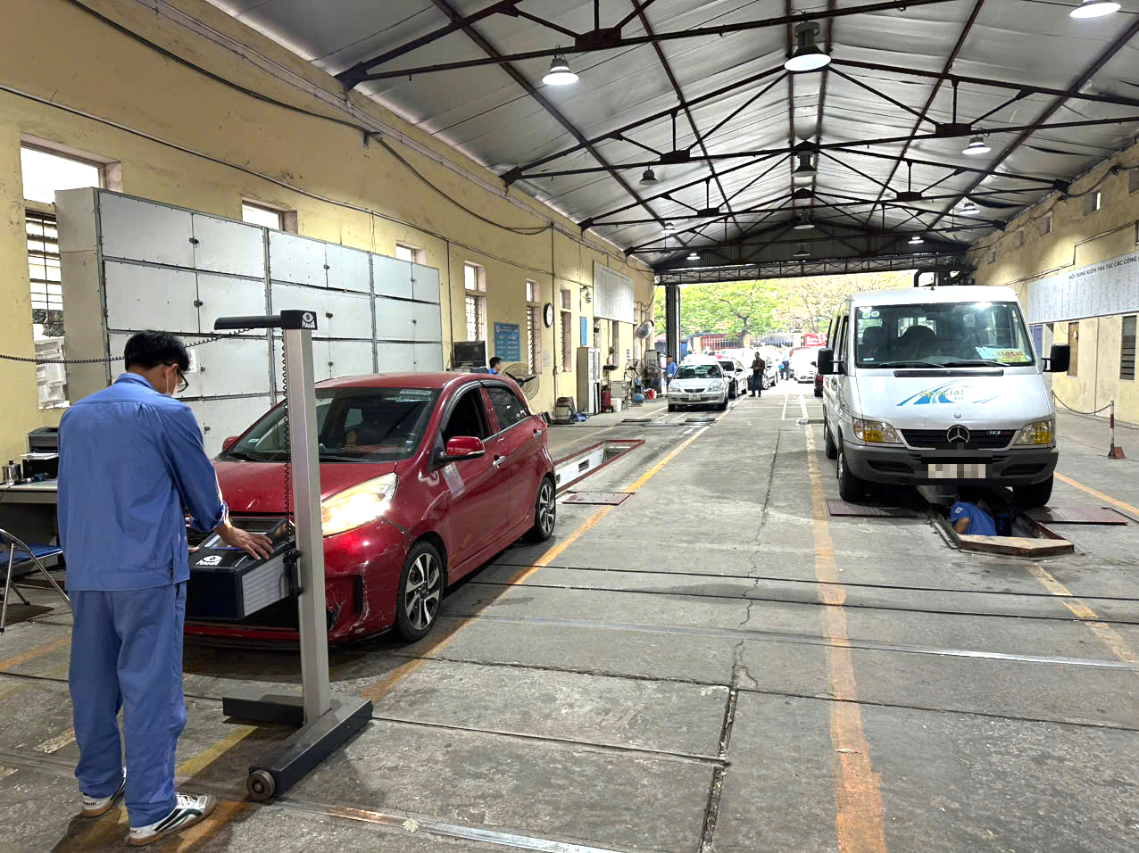 Xe khách cải tạo thành ô tô tải VAN, chu kỳ đăng kiểm có thay đổi?